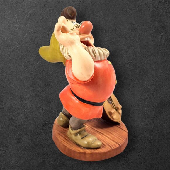 Disney Doc “Cheerful Leader” Snow White Seven Dwarfs 1995 Figurine Retired READ - Picture 4 of 9